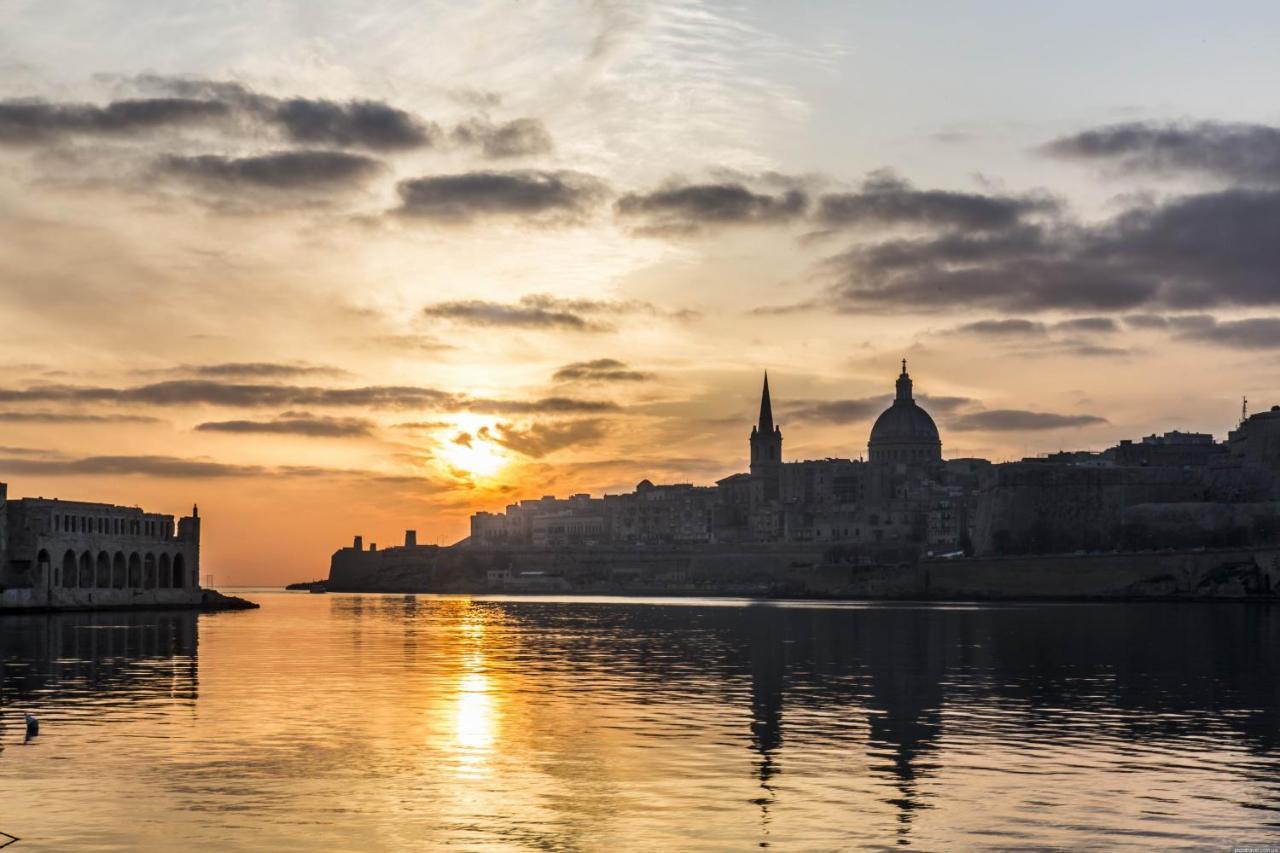 Deluxe Apartment With Valletta And Harbour Views Sliema Exterior photo
