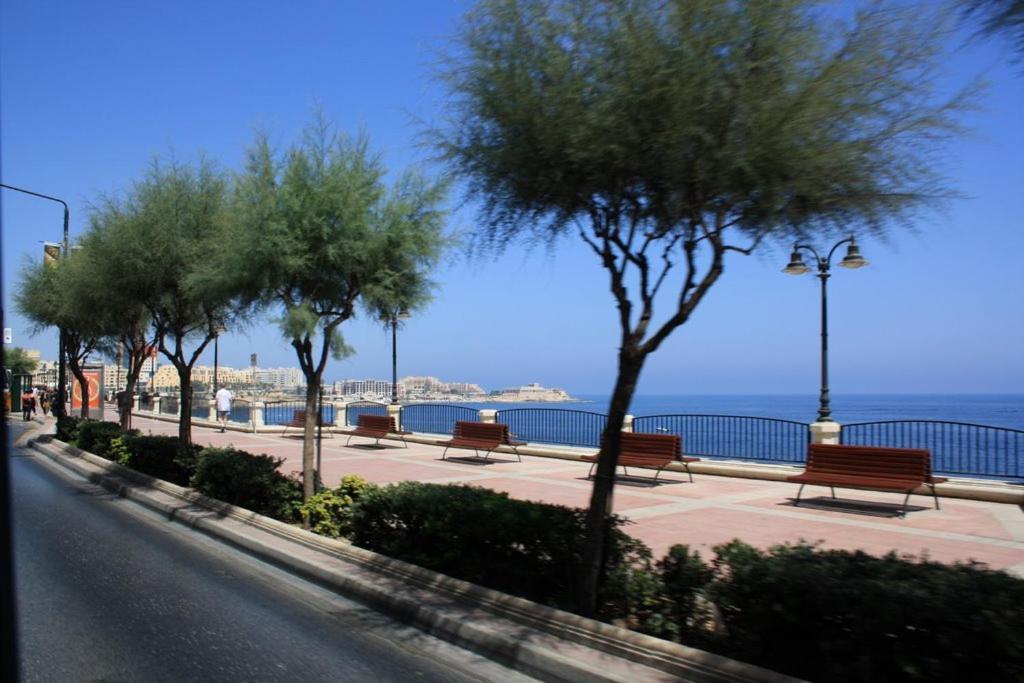 Deluxe Apartment With Valletta And Harbour Views Sliema Exterior photo